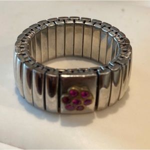 Fashion expandable ring. Fast shipping. Offers welcomed.